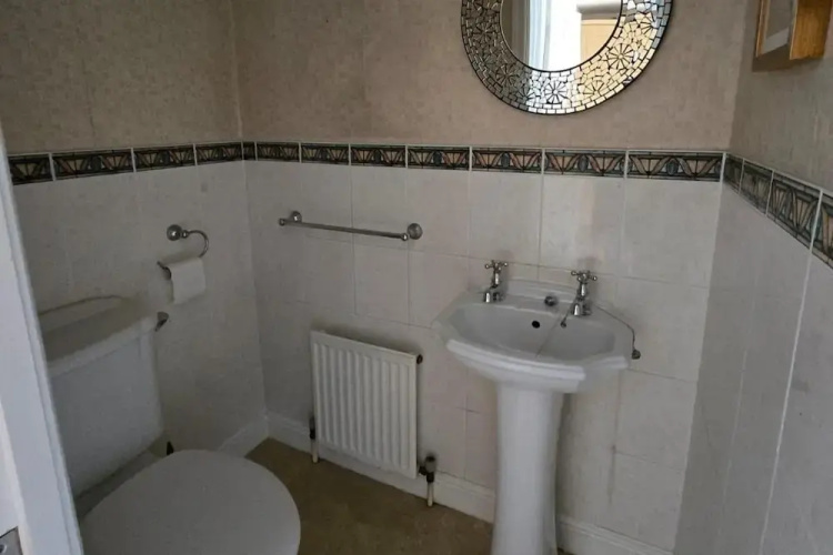Spacious Central Home - Sleeps 7, Garden & Parking
