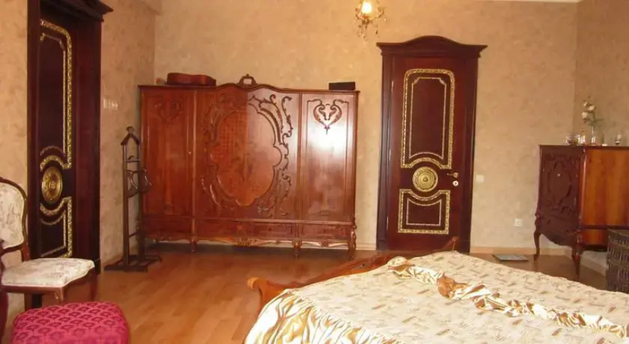 Maya's Flat