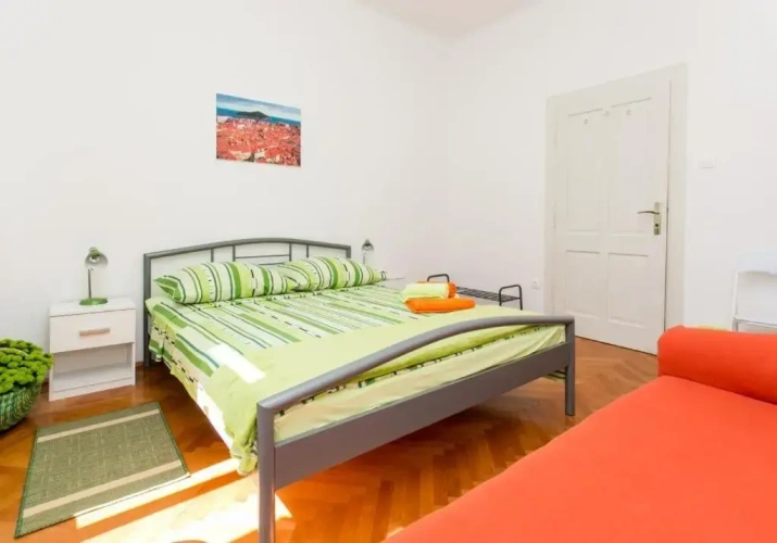 2 Bedrooms Apartment with garden view