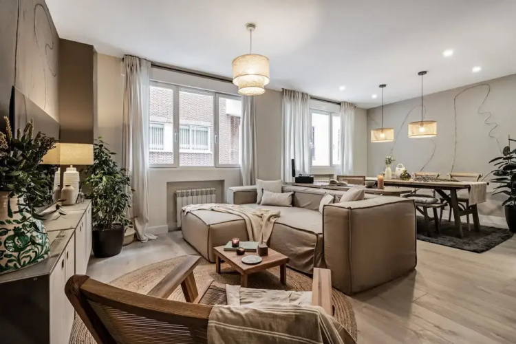 Andujar - 3 Bedrooms in Trafalgar