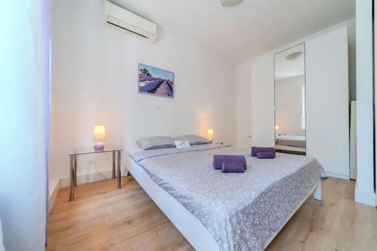 Lavanda Apartment With Terrace