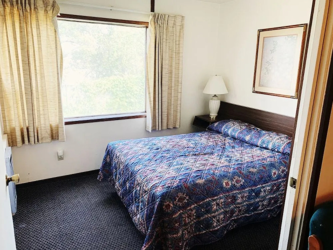 Lakeside Motel