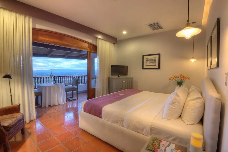 Alta Las Palomas Hotel