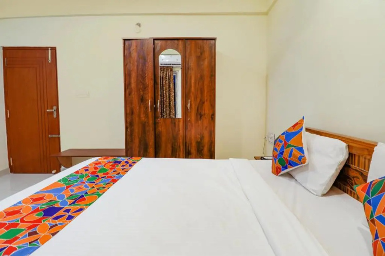 Fabhotel Kings Suites