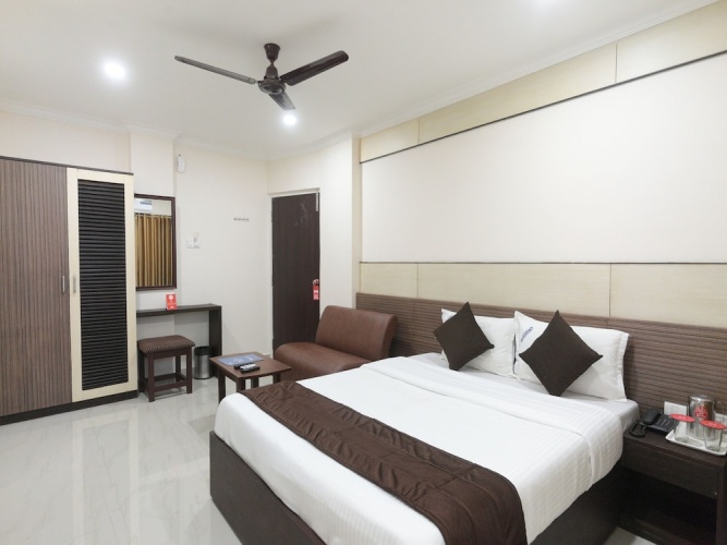 OYO 5230 Pan Residency