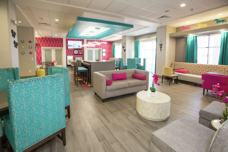 Hampton Inn Mustang