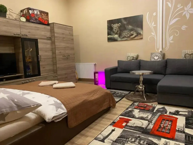 Mandy Rooms