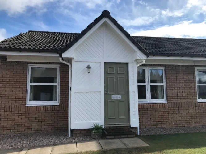 2 Bedrooms Cottage