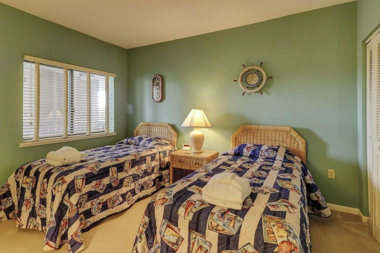 Shorewood 433 by RedAwning