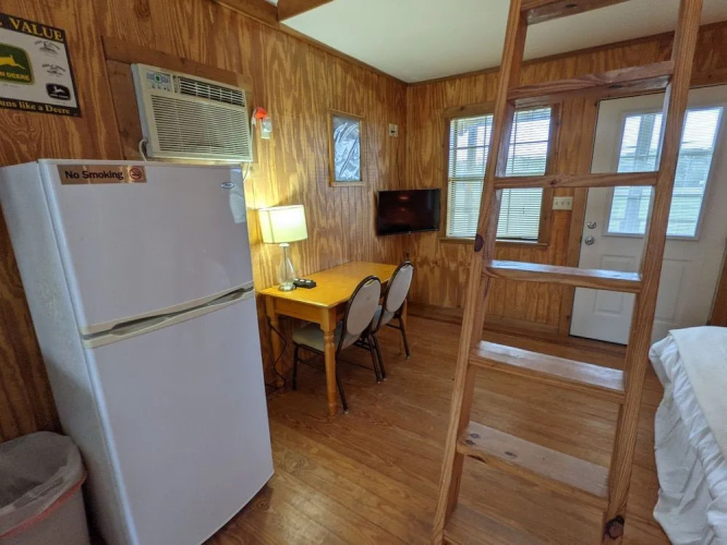 Red Horse Cabins