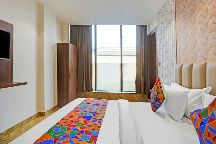 FabHotel Baba's Inn
