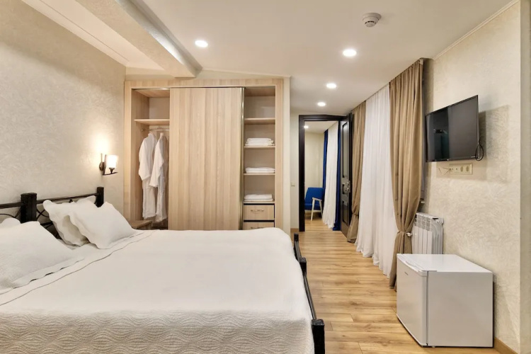 Q&B Hotel