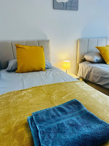 2 Bed Flat - Sleeps 8 - Pets - Garden - Parking