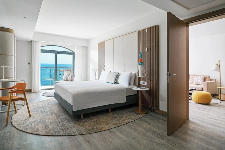 Executive M Club Lounge Access Double Suite with balcony