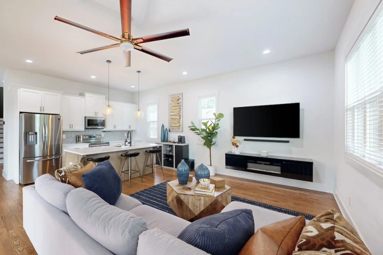 3 Bedrooms Apartment
