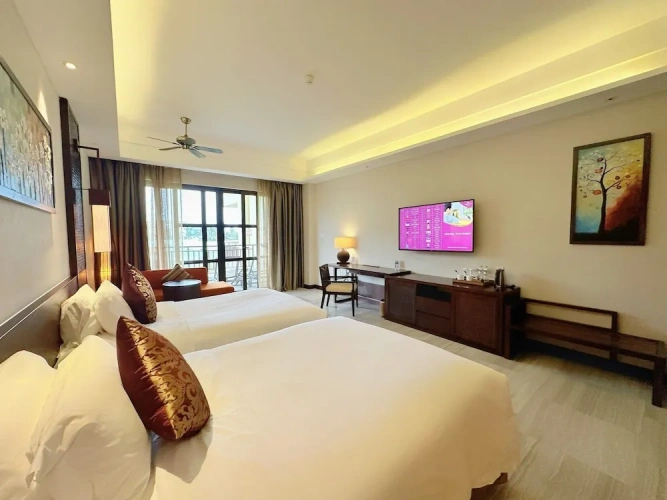 Premier Twin room with city view