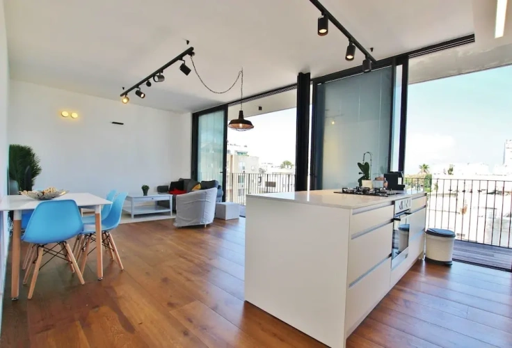Luxury Apartment with balcony