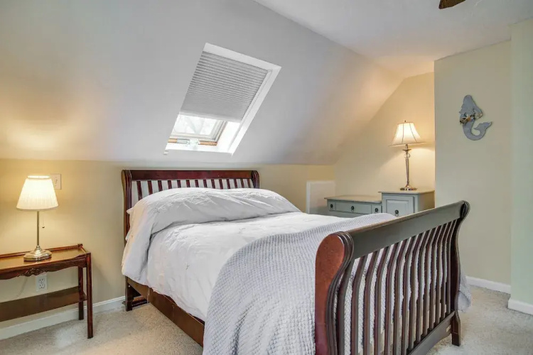Beach & Lake Access: Group Getaway in Mashpee!