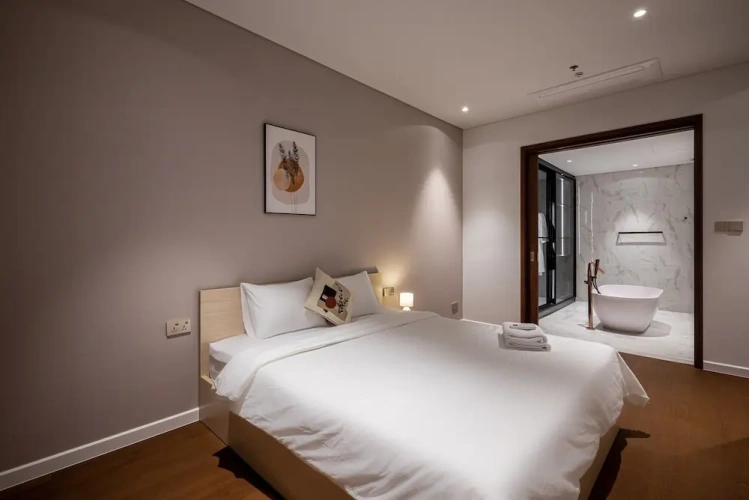 3 Bedrooms Executive Apartment with balcony