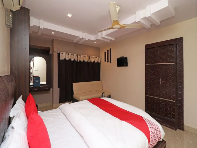OYO 29345 Hotel Samrat