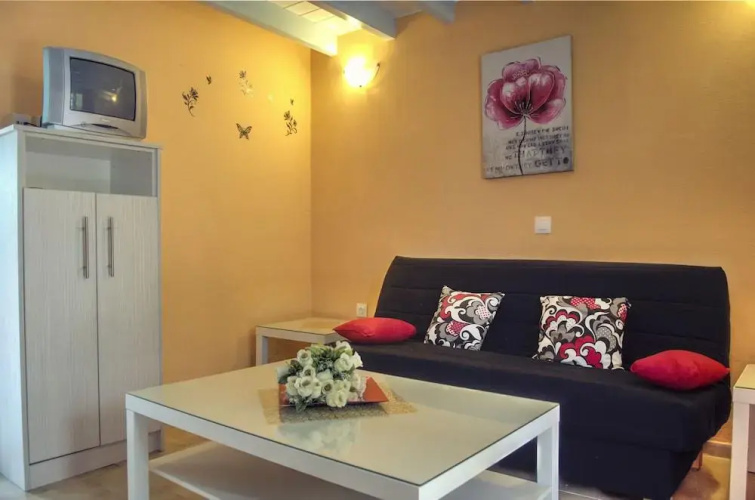 Eleni Apartments