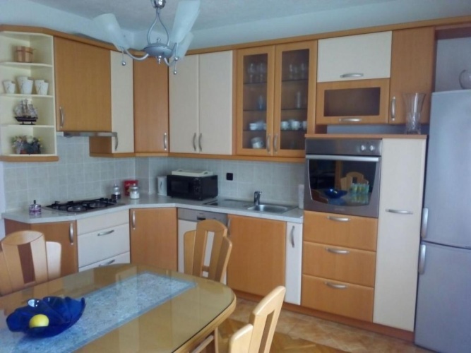 3 Bedrooms Apartment