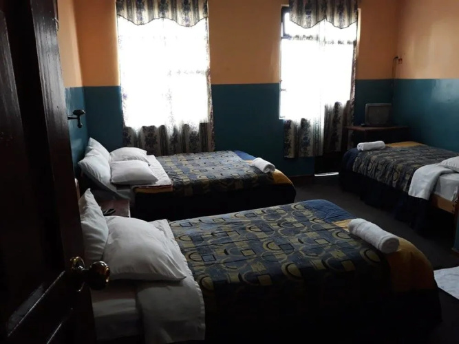 Hostal Castel WL