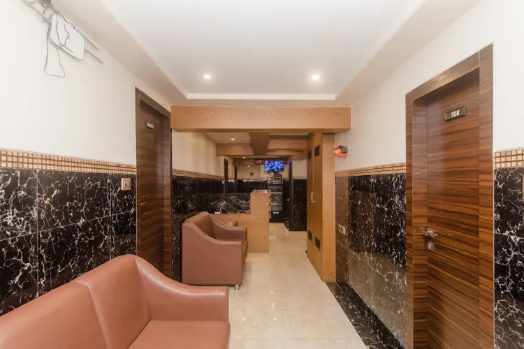 OYO 22055 Dadar Residency
