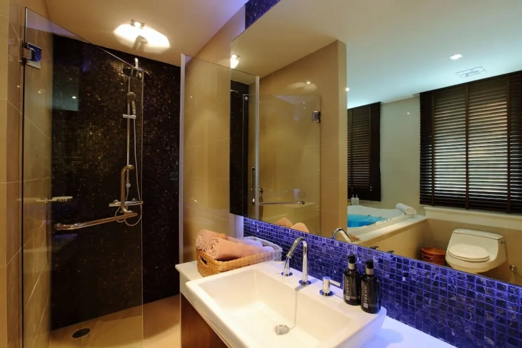 1 Bedroom Apartment with balcony and with sea view