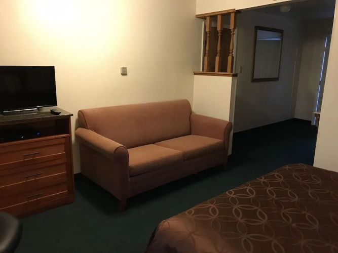 Frontier Lodge