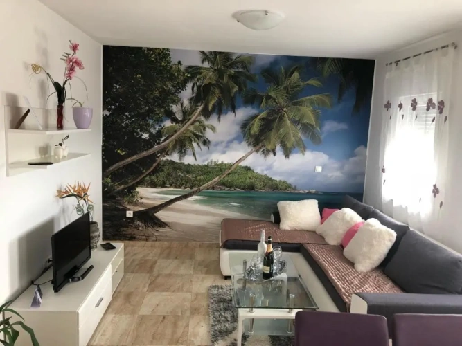 Apartment with balcony and with sea view