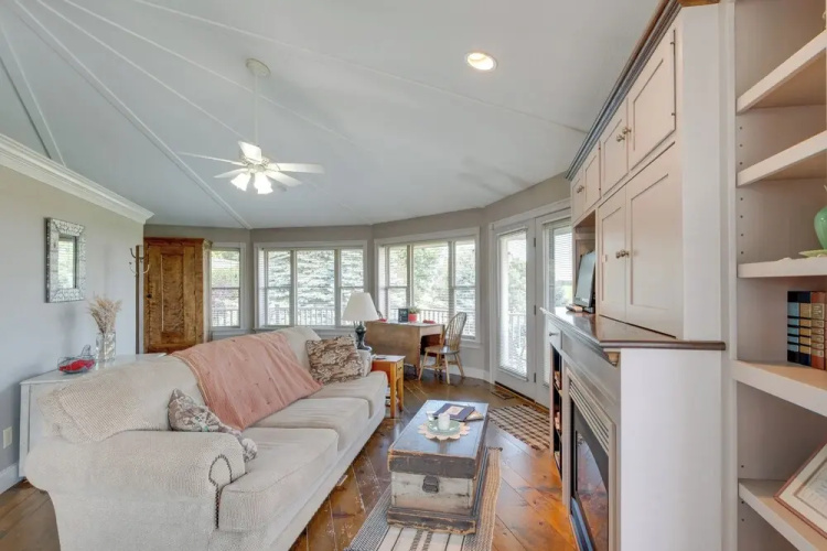 Panoramic Views: Hillside Millersburg Studio