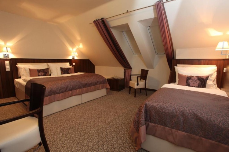 Standard Triple room