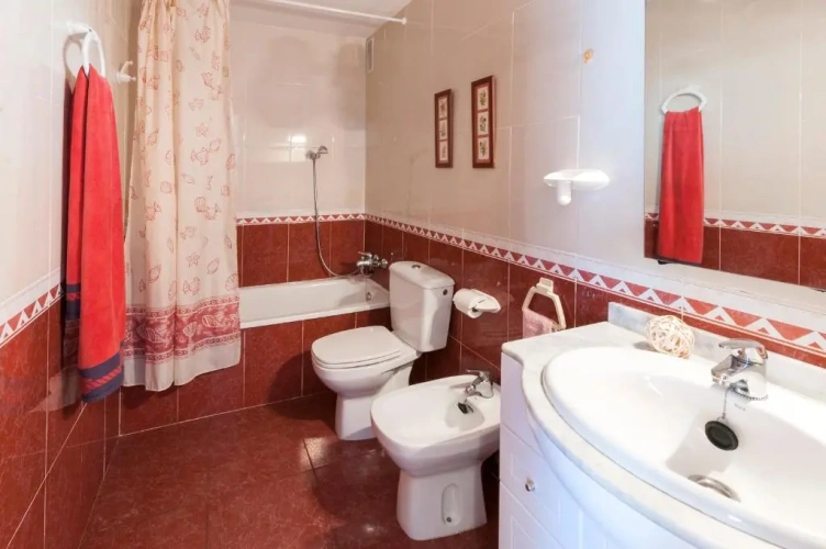 3 Bedrooms Apartment