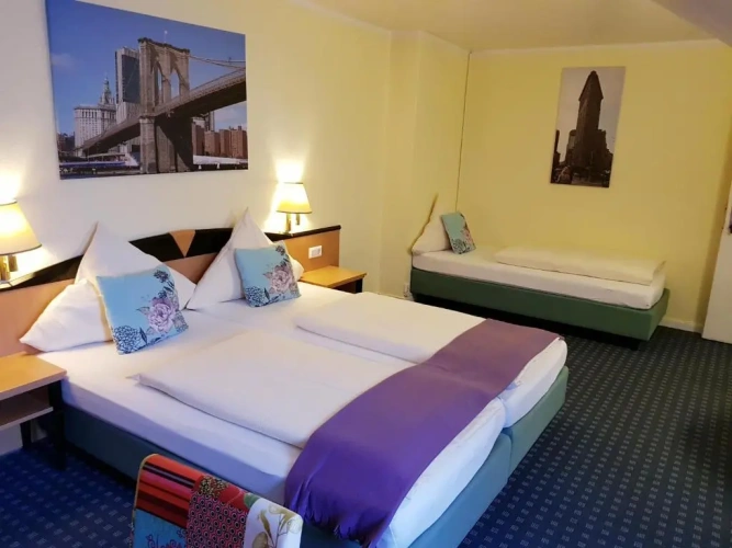 Standard Triple room