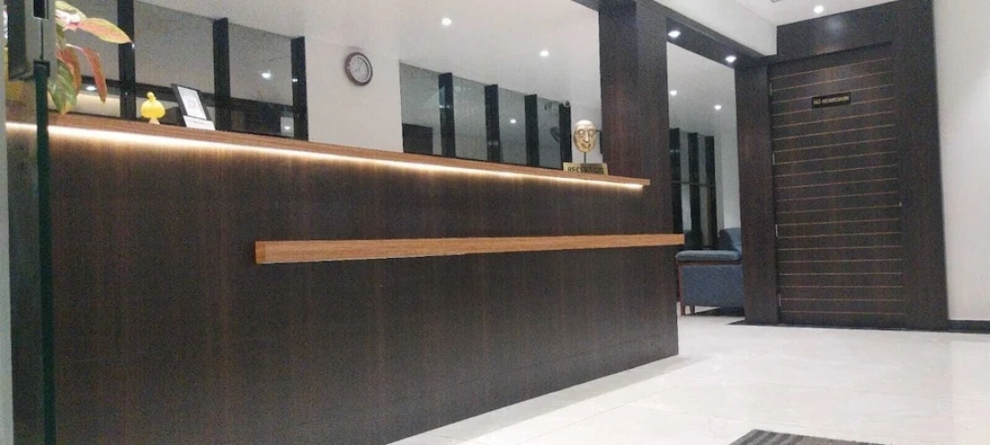 7 The Business Hotel