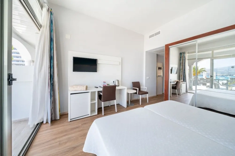 Chill Out Double room with balcony and with sea view