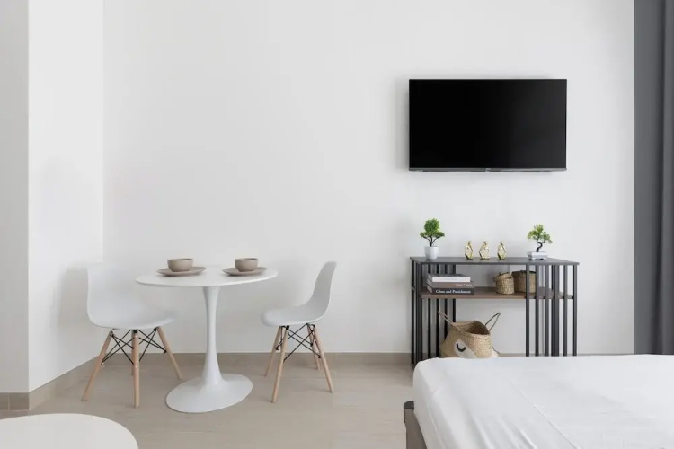 Shining studio in Laya Heights