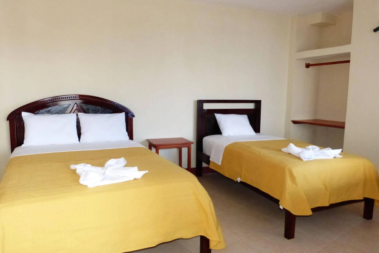 Gloria-Galápagos Inn