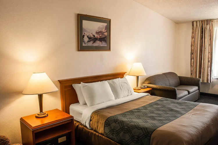 Econo Lodge Inn & Suites
