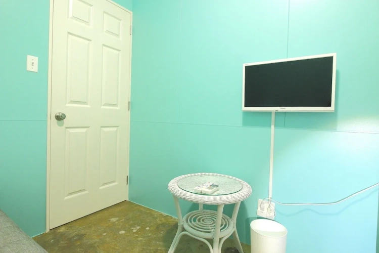Economy room