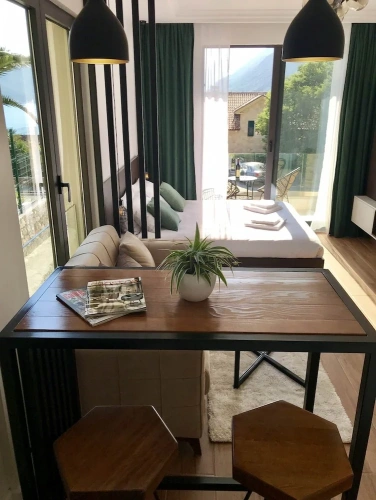 Deluxe Studio
