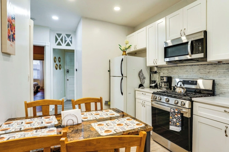 2 Bedrooms Apartment