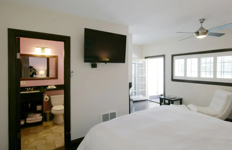 Malibu Country Inn