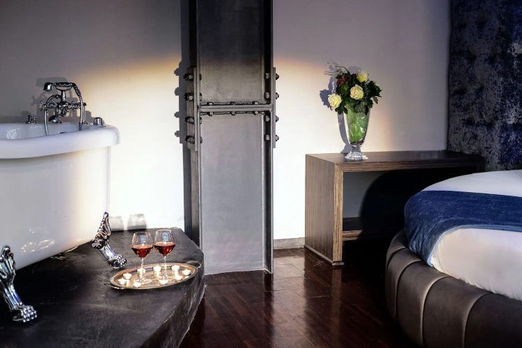 Diamond Suites