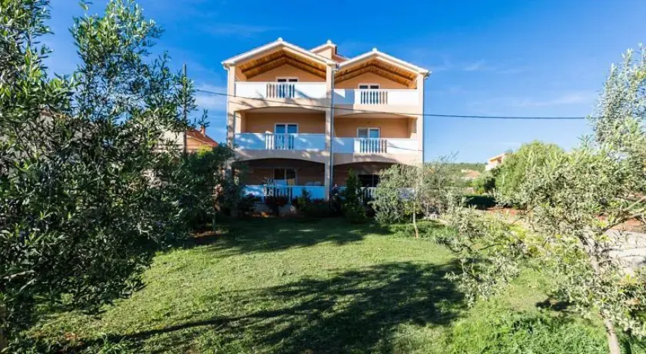 Apartments Mladenka