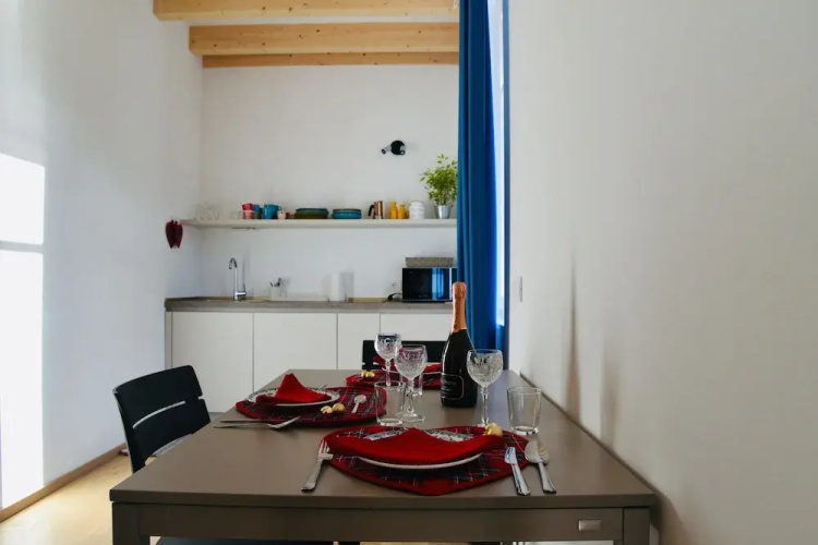 Nine Rooms Apartment