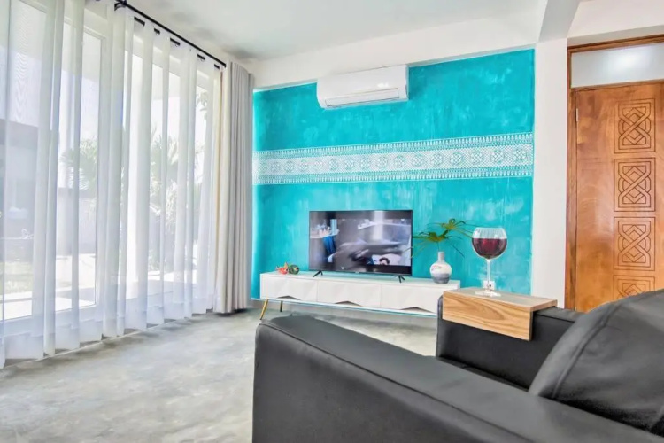 Contemporary Private Studio with Pool and Kitchen