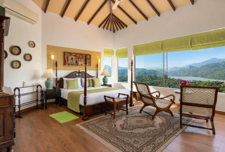 Suite with mountain view