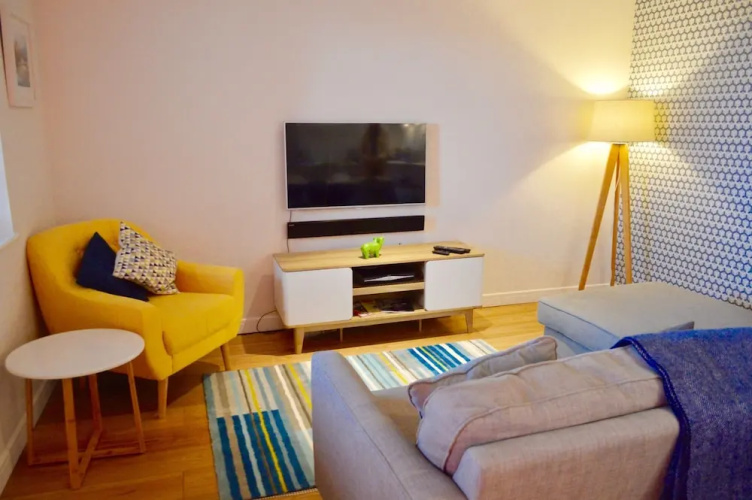 Modern 1 Bedroom Apartment off Leith Walk